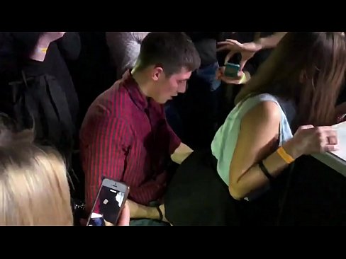 ❤️ Seks nyata di klub malam Rusia. Gadis Rusia berusia 18 tahun di anus dan vagina bercinta di klub malam ️❌ Video seks pada kami