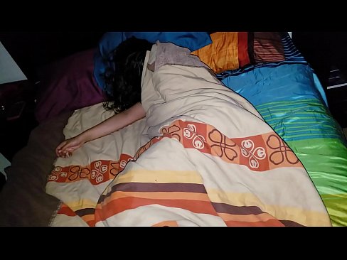 ❤️ Anak tiri memarahi ibu tirinya yang masih muda saat dia tidur. ️❌ Video seks pada kami